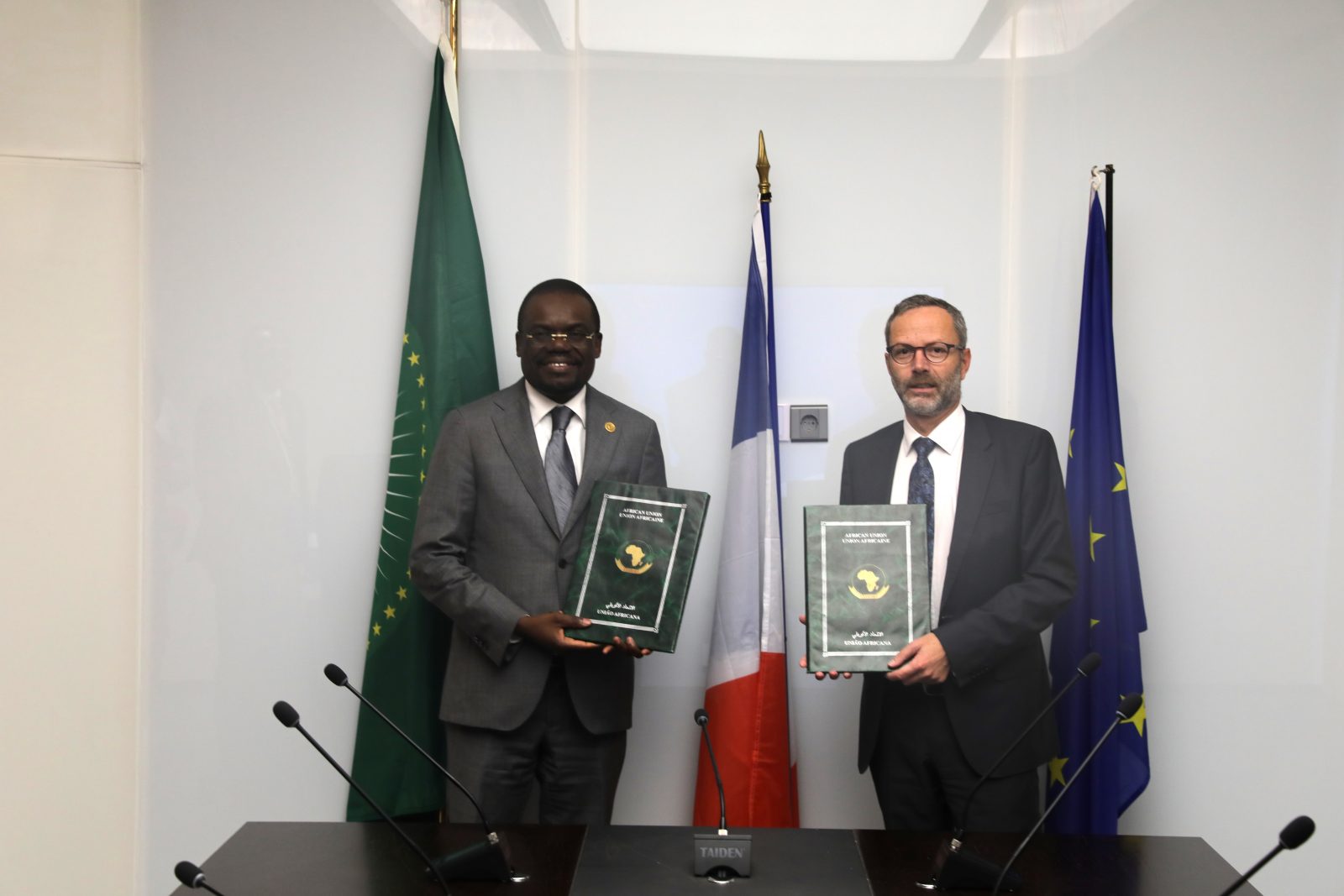 Photo of Africa CDC et la France signent un protocole d’accord pour renforcer les systèmes de santé publique en Afrique – Africa CDC